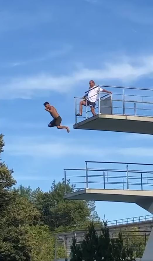 Lifeguard kicks boy off a 10m high dive board after he refuses to come down 4
