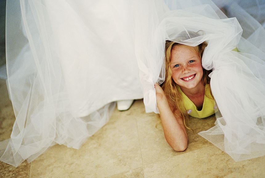 People spark controversy after calling for child-free weddings due to toddler wiping her face on bride’s dress 1