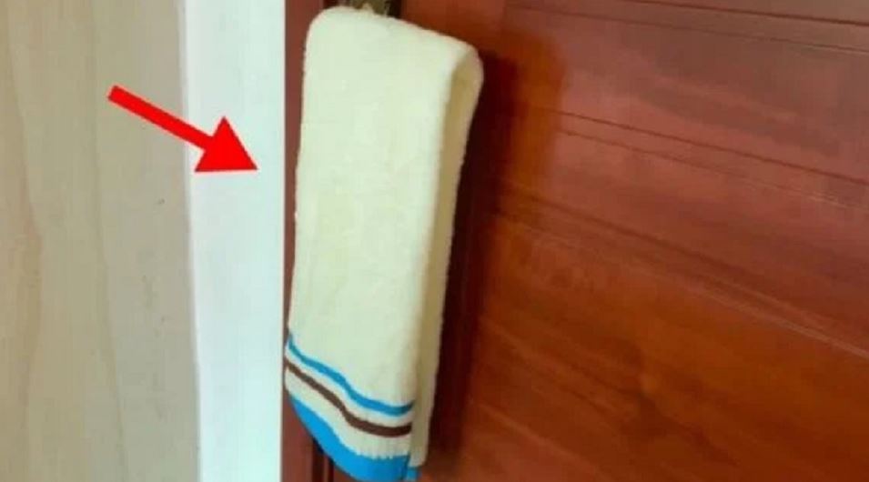 Here's the reason why hang wet towels on the door handle of the hotel? 1