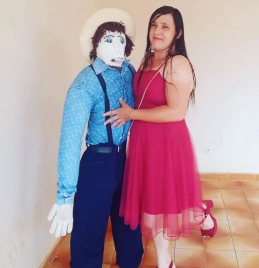 Brazilian woman marries ragdoll reveals they've welcomed a 'child' together after 'getting married' 1