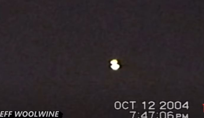 Eerie footage shows UFO 'splits in two' before mysteriously vanishing and then resurfacing 2