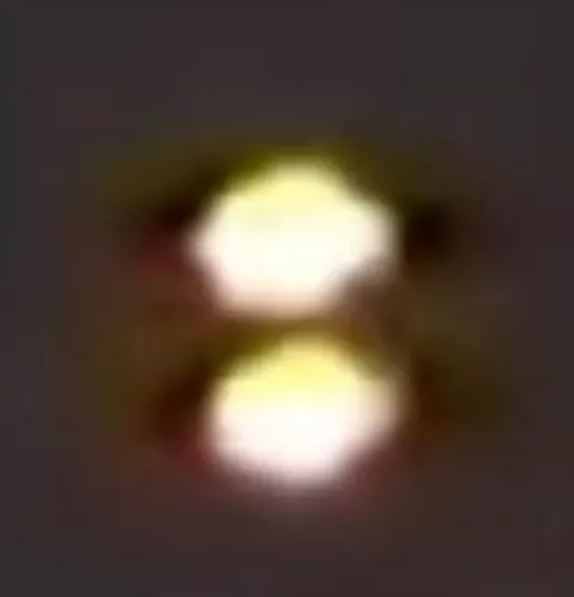 Eerie footage shows UFO 'splits in two' before mysteriously vanishing and then resurfacing 3