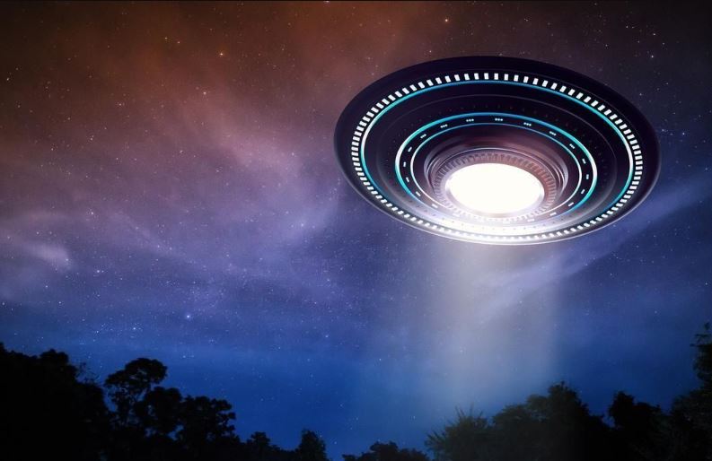 Eerie footage shows UFO 'splits in two' before mysteriously vanishing and then resurfacing 5