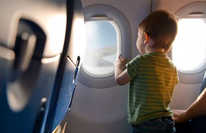 People call for ‘no-kids flights’ after child keeps plane awake with LIGHT-UP costume in the dark 5