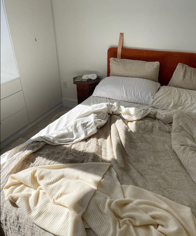 Experts warn how often you should remove your bed sheets before washing them 3