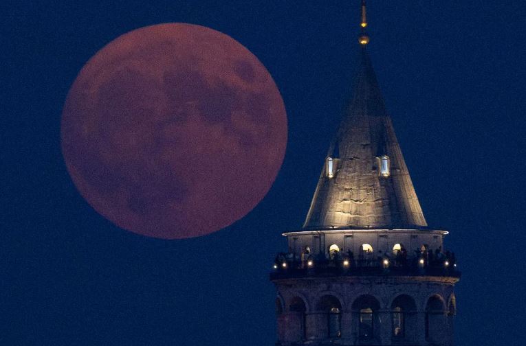 Incredible photos show the extremely rare super blue moon rising around the world 10
