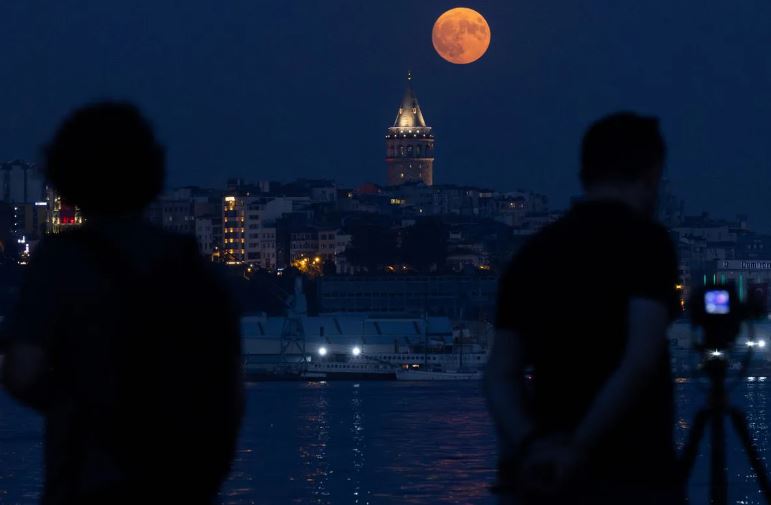 Incredible photos show the extremely rare super blue moon rising around the world 11