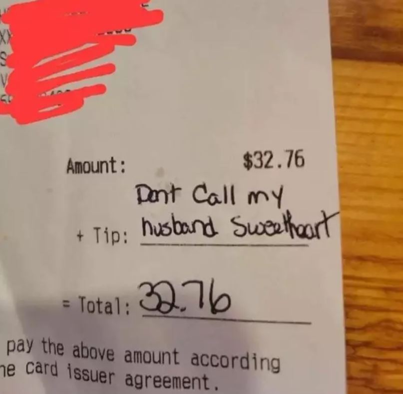 People divided after waitress receives savage note instead of tip 1