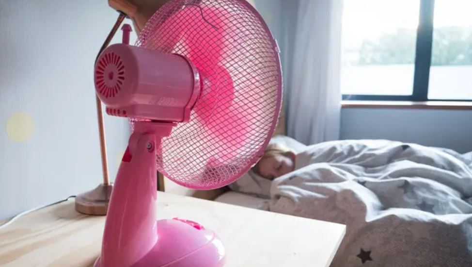 Expert shows exact position you should sleep in to cool down during hot weather 6