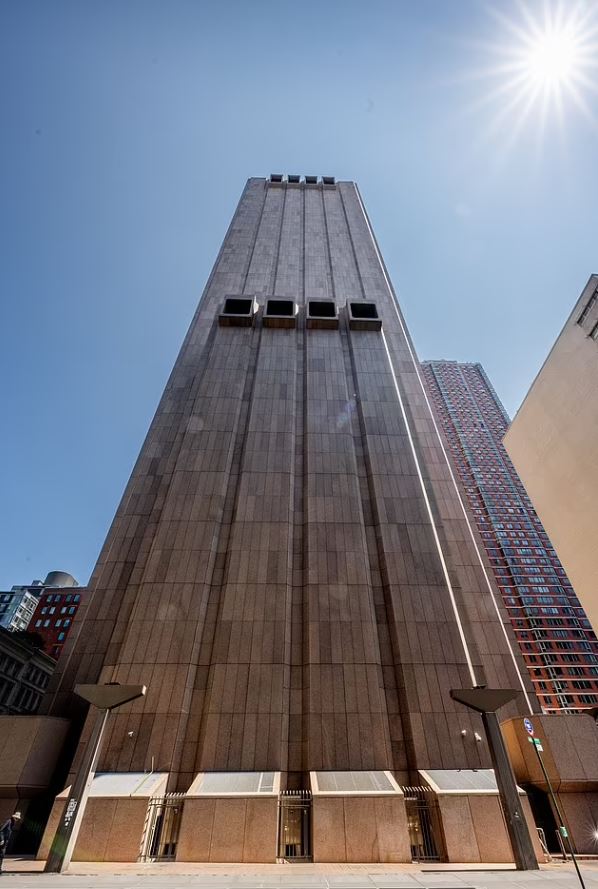 There's a mystery skyscraper with NO windows looming 40 stories tall in the middle of New York City and no one knows what it's used for 3