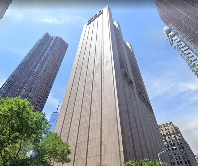 There's a mystery skyscraper with NO windows looming 40 stories tall in the middle of New York City and no one knows what it's used for 4