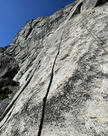 A new crack has appeared in a rock in Yosemite, and it's huge 1