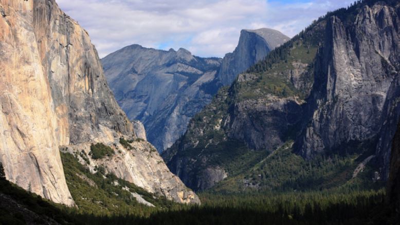 A new crack has appeared in a rock in Yosemite, and it's huge 4
