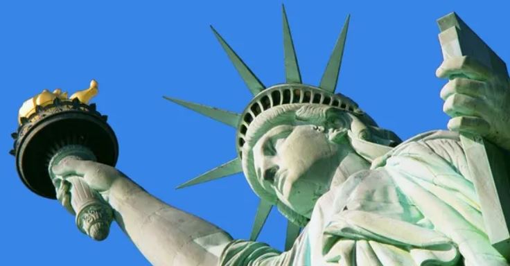 Americans want to clean the Statue of Liberty and reveal its original color 1