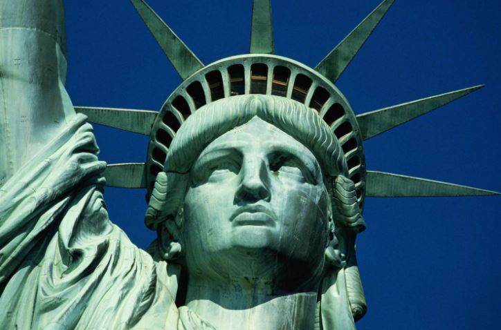 Americans want to clean the Statue of Liberty and reveal its original color 3