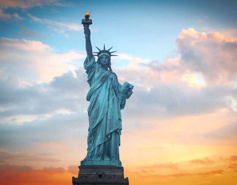Americans want to clean the Statue of Liberty and reveal its original color 5