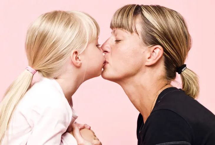 Here's what happens if you kiss your children on the lip 3