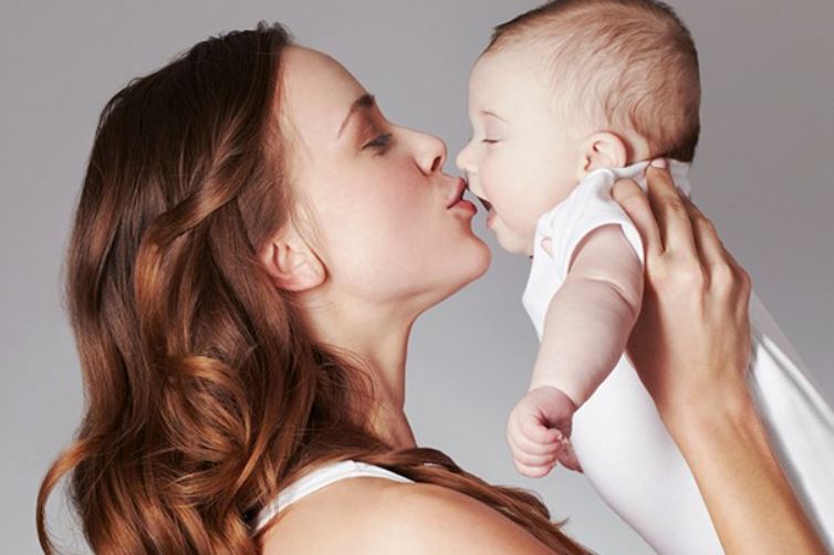 Here's what happens if you kiss your children on the lip 1 Here's what happens if you kiss your children on the lip 1