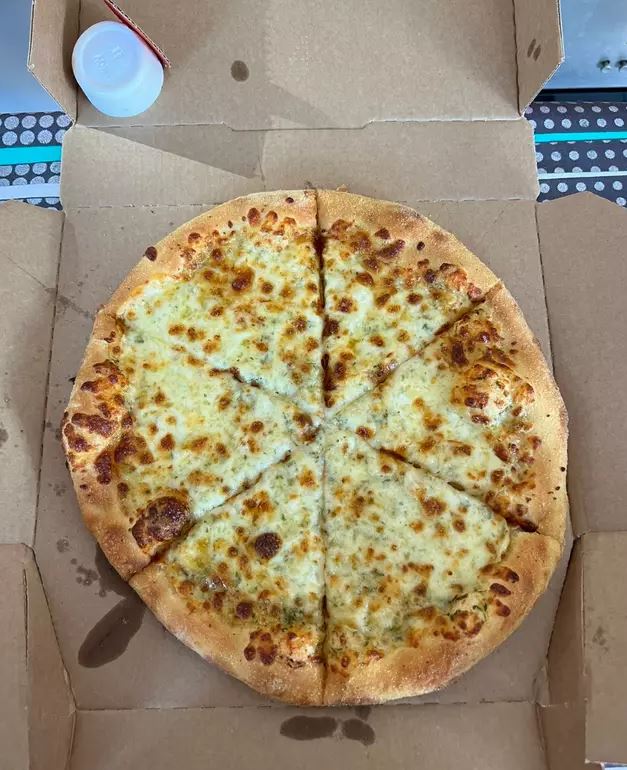 Man shares hack to get more giant Domino’s garlic bread than you've paid for 1