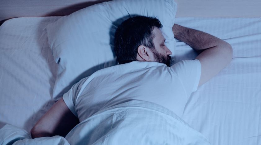 Sleep experts explain why you should not sleep on your stomach 4