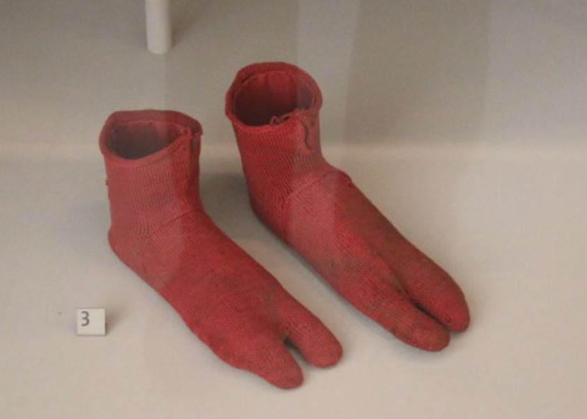 1,600-Year-Old Egyptian socks made for sandals resemble lobster-ish 1