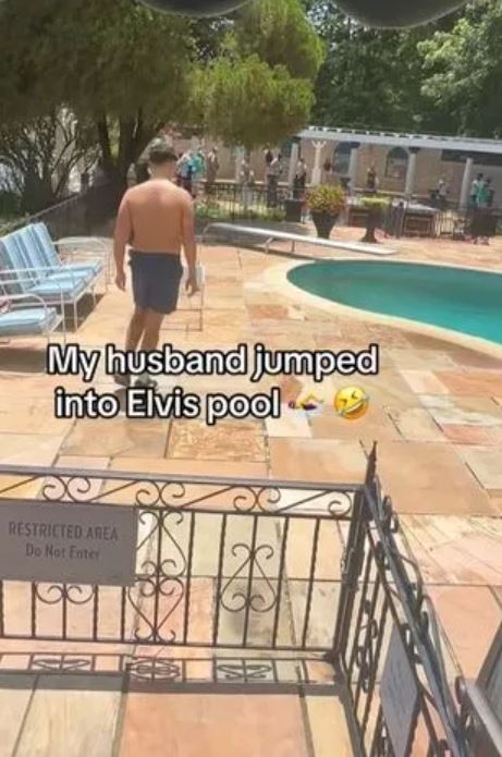 British tourist kicked out from Graceland after jumping into Elvis Presley'swimming pool 3