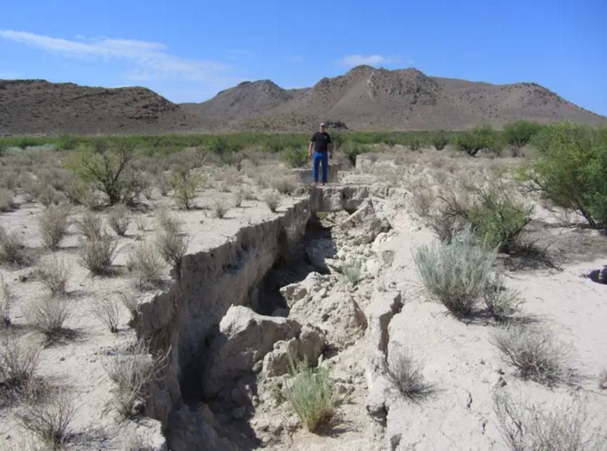 Giant fissures are opening up in the US, they are not naturally occurring 5