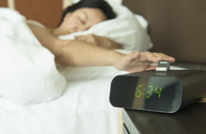Here's the reason why you should NEVER hit the snooze button on your alarm clock 1