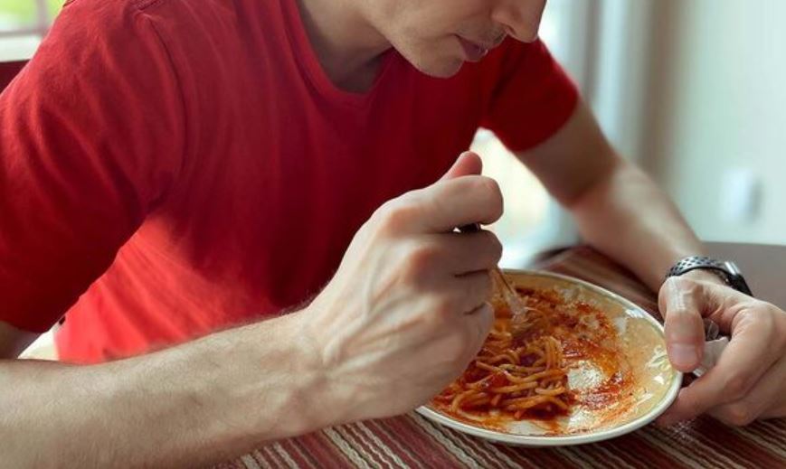 Man, 20, found deceased in bed by devastated parents after reheating pasta in tomato sauce 1