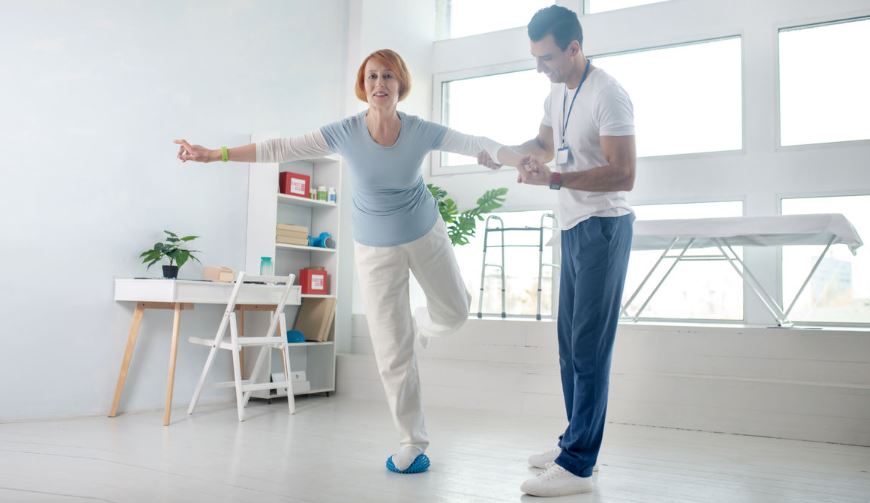 Difficulty standing on one leg for 10 seconds could reveal your risk of passing away 2