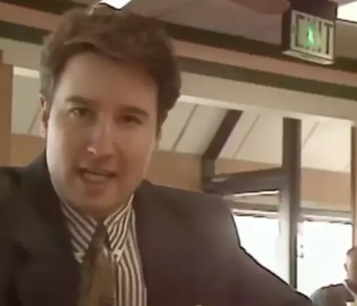 People baffled by video of customers reacting to credit cards being accepted at Burger King in 1993 1