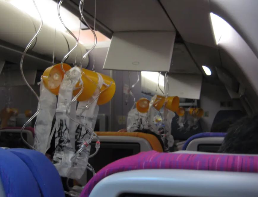 People were stunned after learning plane oxygen masks on planes aren't connected to an air tank at all 7