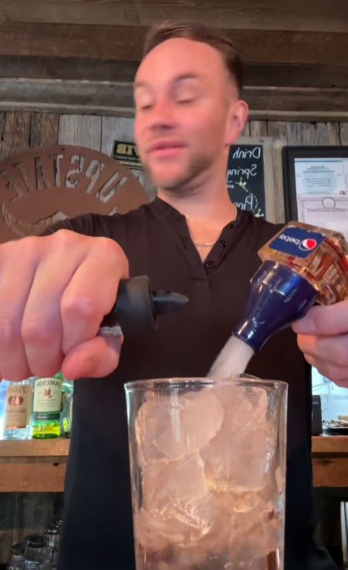Bartender has sparked debate after revealing how he secretly cuts off customers who've had enough to drink 4