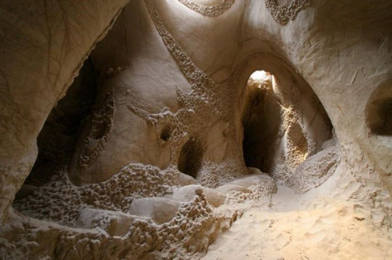 A man spent 25 years in the desert carving a giant cave, its sight leaves all in awe 8