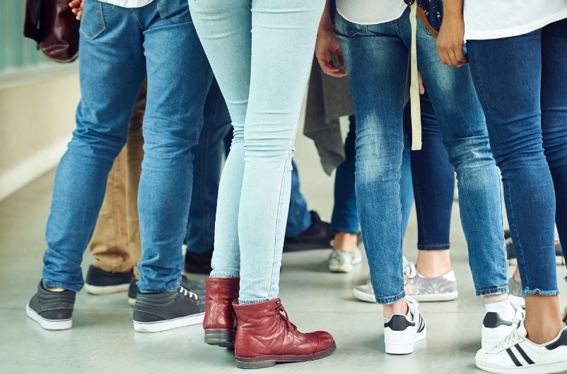 Gen Z has sparked debate after canceling skinny jeans and suggesting an alternative style to wear 8