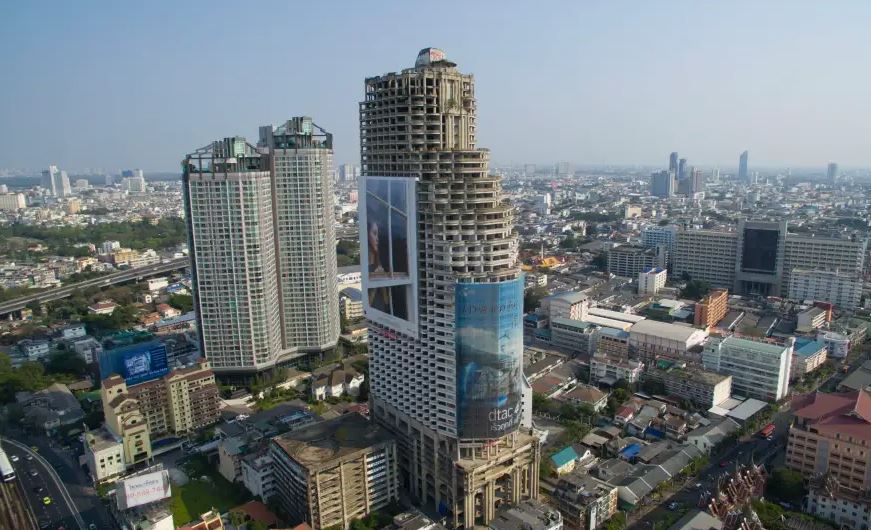 'Ghost Tower' skyscraper worth £40 million has been vacant for 26 years and has never had a resident live there 3