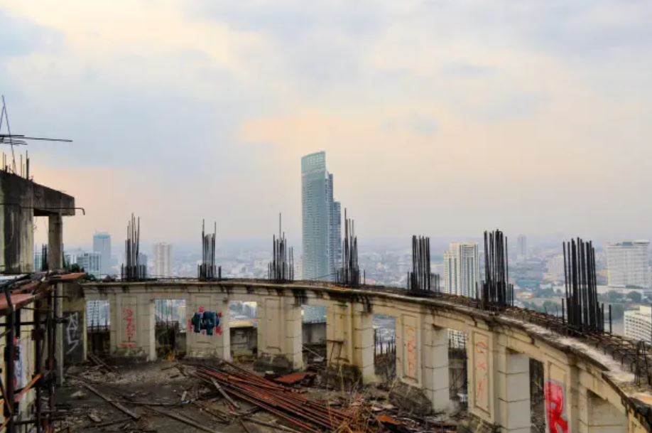 'Ghost Tower' skyscraper worth £40 million has been vacant for 26 years and has never had a resident live there 4