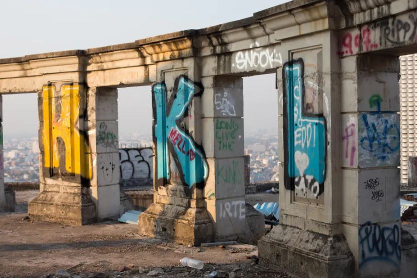 'Ghost Tower' skyscraper worth £40 million has been vacant for 26 years and has never had a resident live there 5