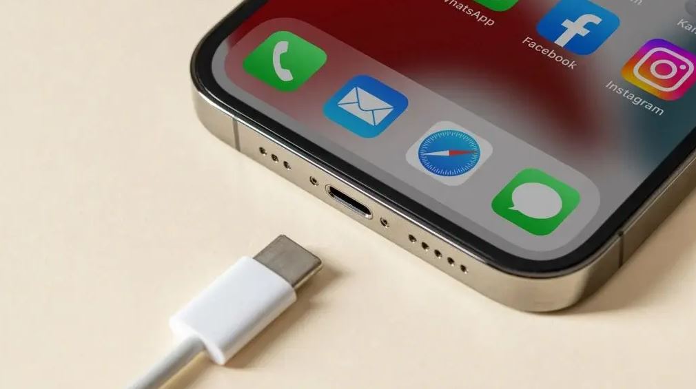 People were warned not to use Android USB-C chargers to stop the new iPhone 15 from overheating 2