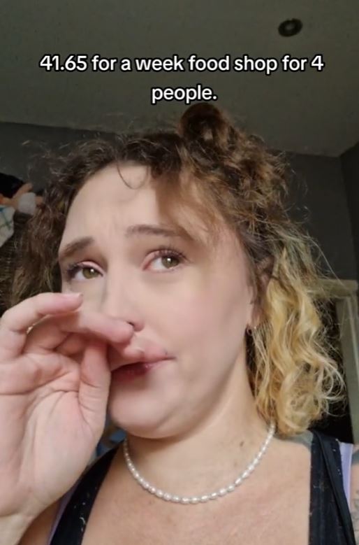 A mother of three broke down in tears as she revealed that a stranger helped her pay her grocery bill. Image Credits: @boowitchy/Tiktok