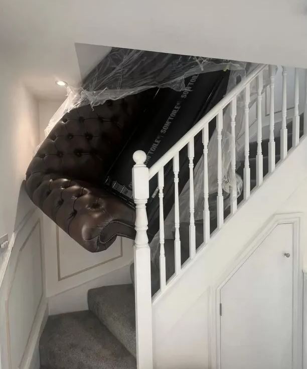 Homeowners' fury after 'delivery drivers leave new £2,000 leather sofa in stairs & damage walls’ 2
