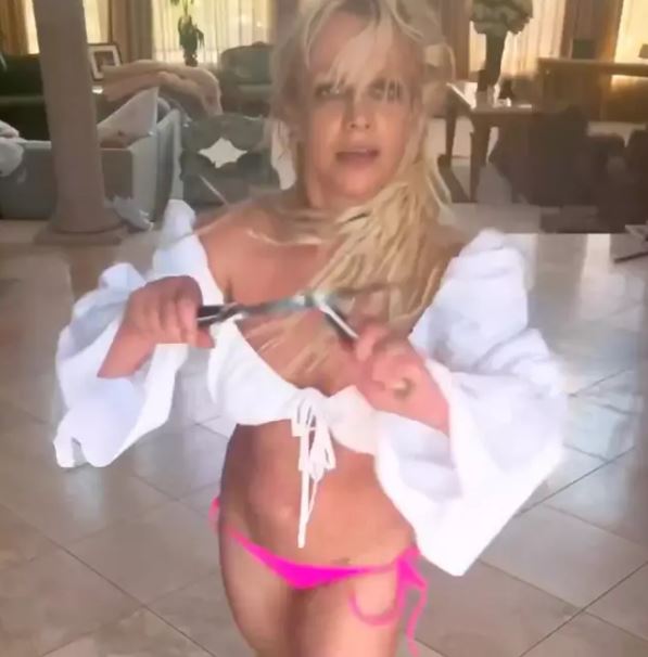 Britney Spears receives welfare check from police after posting video of her dancing KNIVES 2