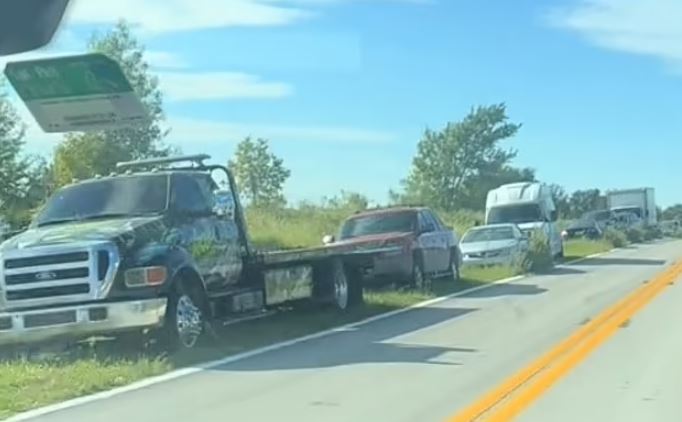 Driver stunned as dozens of cars abandoned on the side of road in Florida 2
