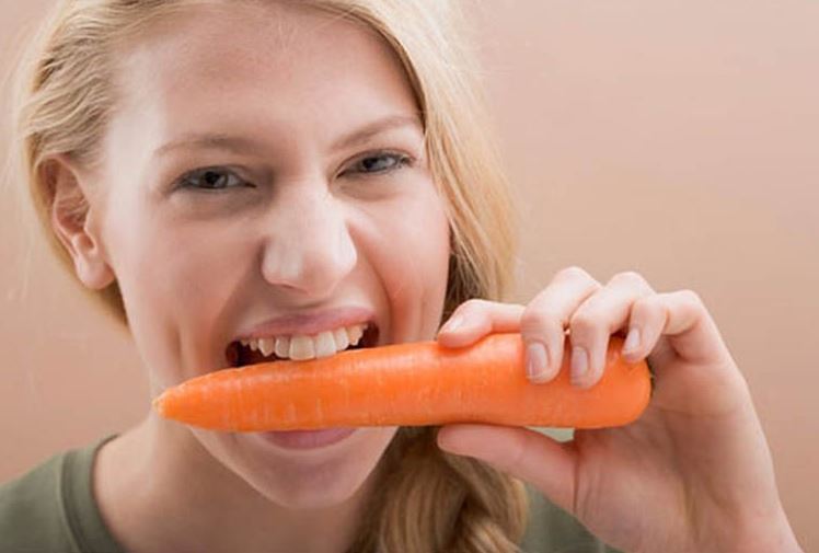 People attempting to get a tan by eating carrots, an expert weighs in on viral video 5