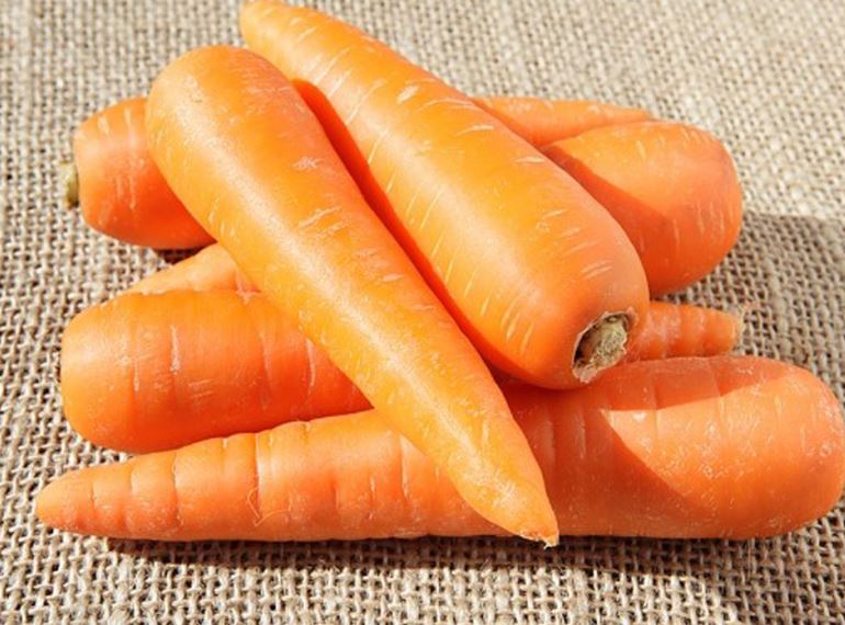 People attempting to get a tan by eating carrots, an expert weighs in on viral video 6