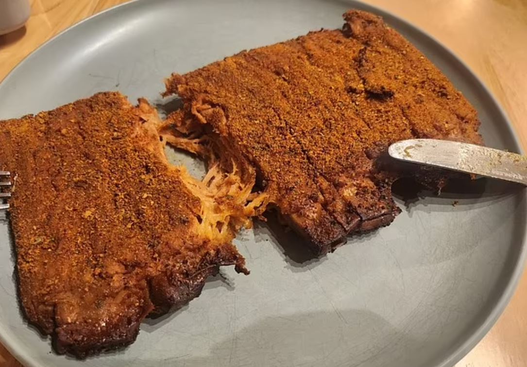 Meat eaters baffled by the World's first plant-based rib rack 4