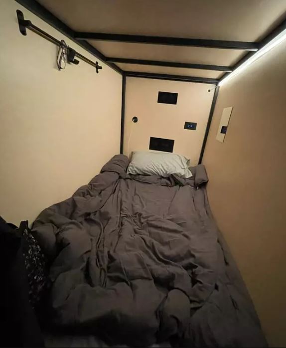 People have concerns after man shows what it’s like living in $700 sleeping pod 3