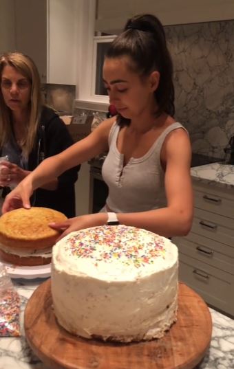 Bride is ridiculed after making own wedding cake 12 hours before the big day 3