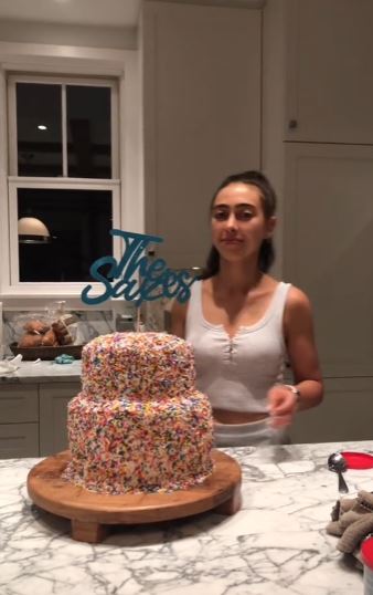 Bride is ridiculed after making own wedding cake 12 hours before the big day 5
