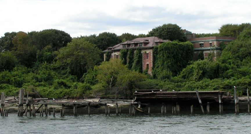 Mysterious island near New York has been abandoned for over 50 years and almost no one is allowed to visit 1